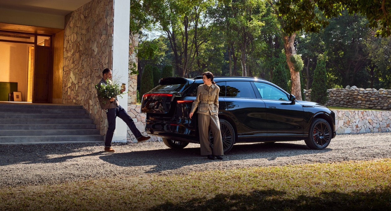 XPENG G9 with hands-free power tailgate