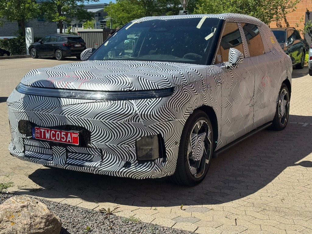 Camoufleret XPENG G9L EREV preproduktion i Danmark