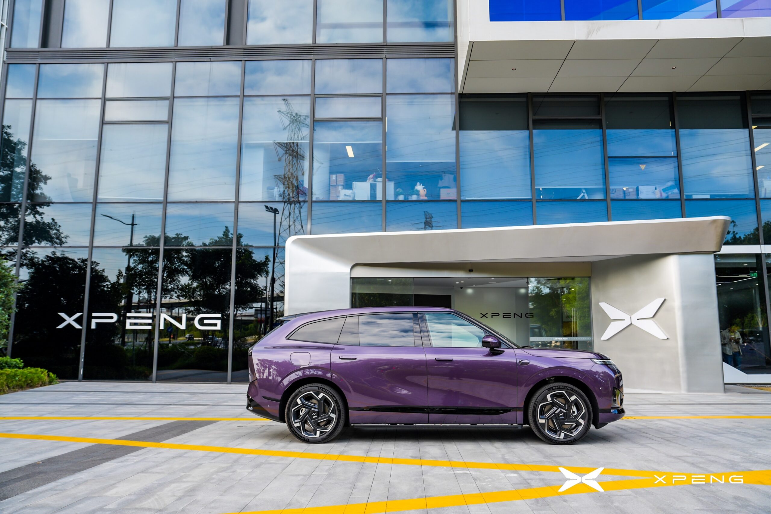 XPENG G9L in Provence Purple outside XPENG’s Shanghai office, side view