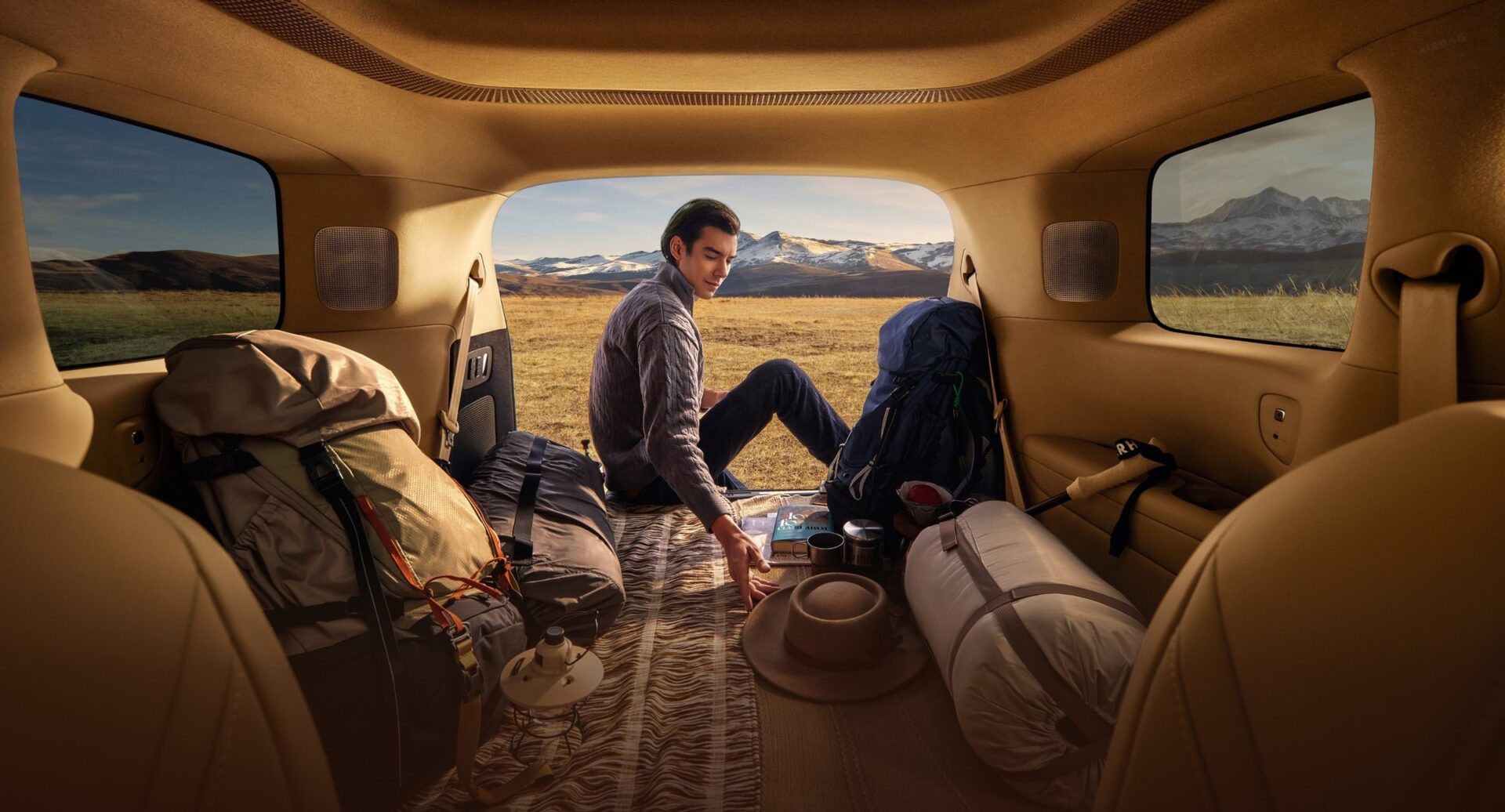 XPENG GX four-seat flat-fold camping layout