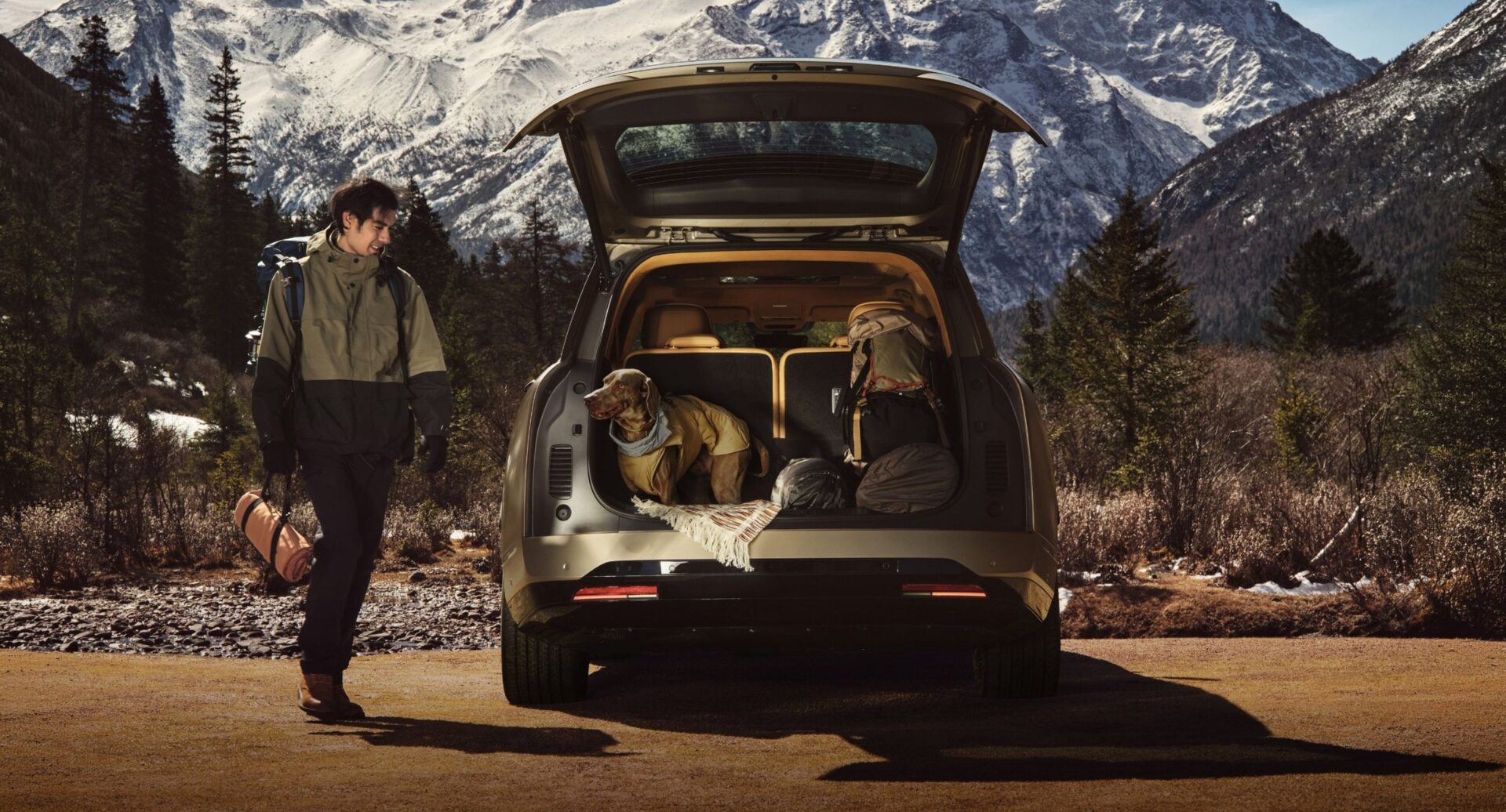 XPENG GX six-seat travel layout with open rear cargo