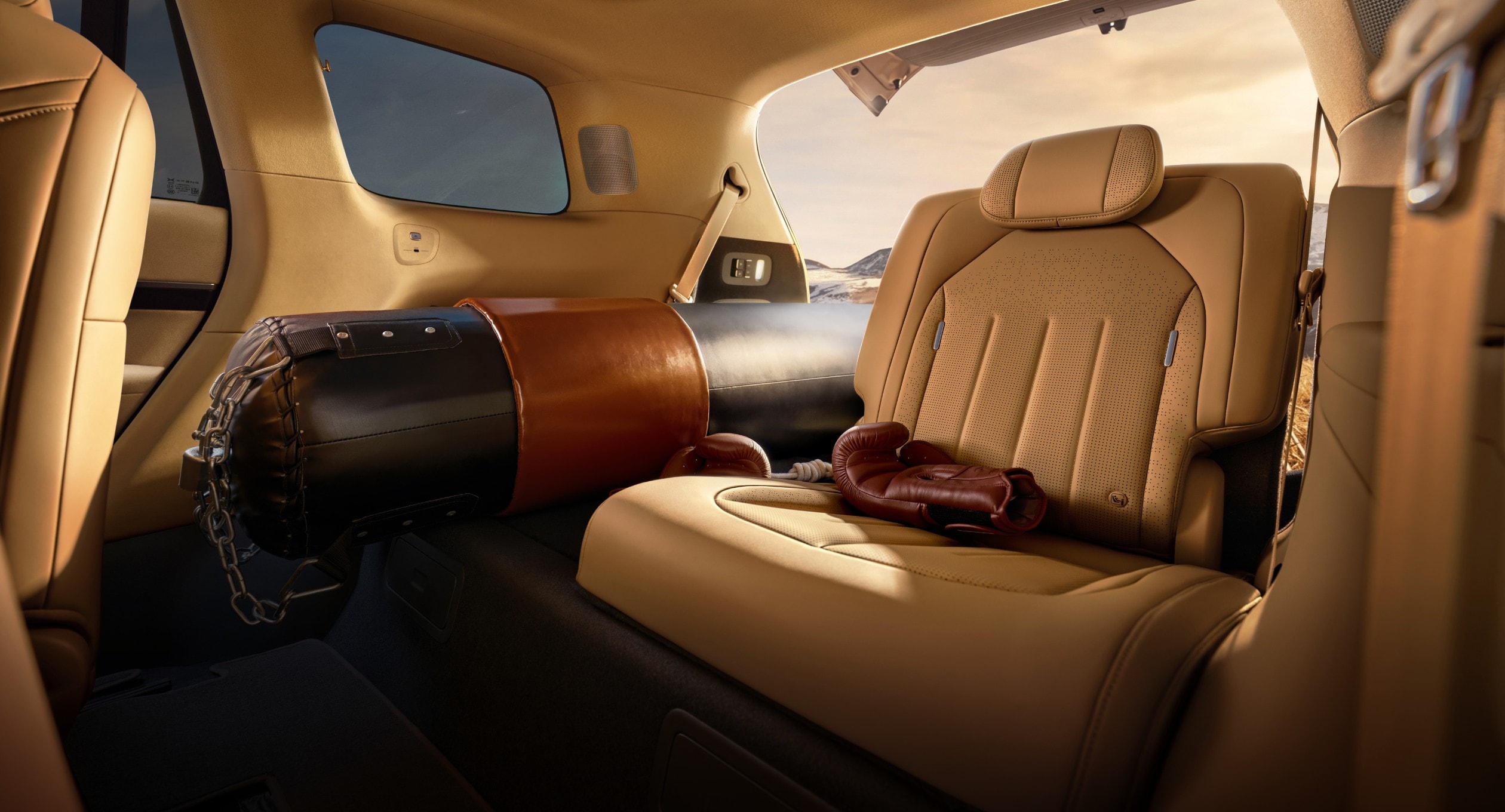 XPENG GX third-row 50:50 fold with cargo space