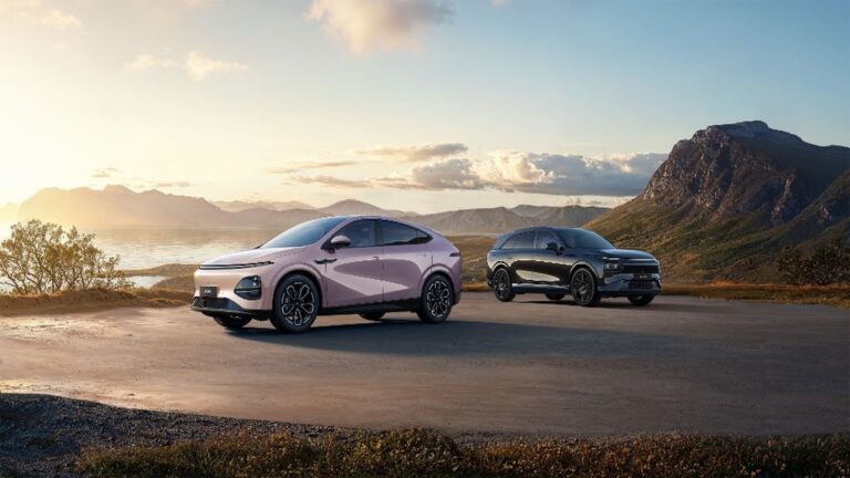 Lineup history hub card - XPENG G6 and G9 at a scenic overlook at sunset