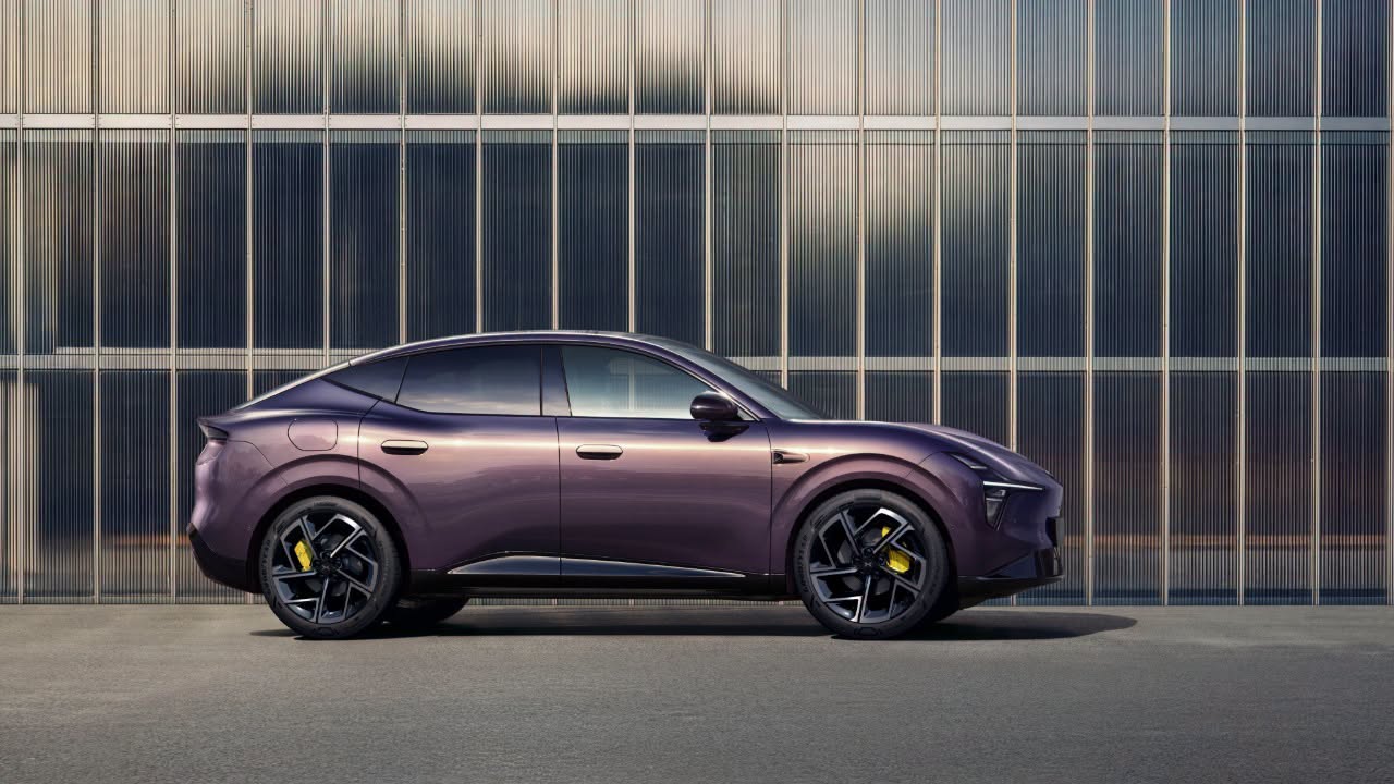 XPENG L03 side profile in Phantom Purple, studio shot