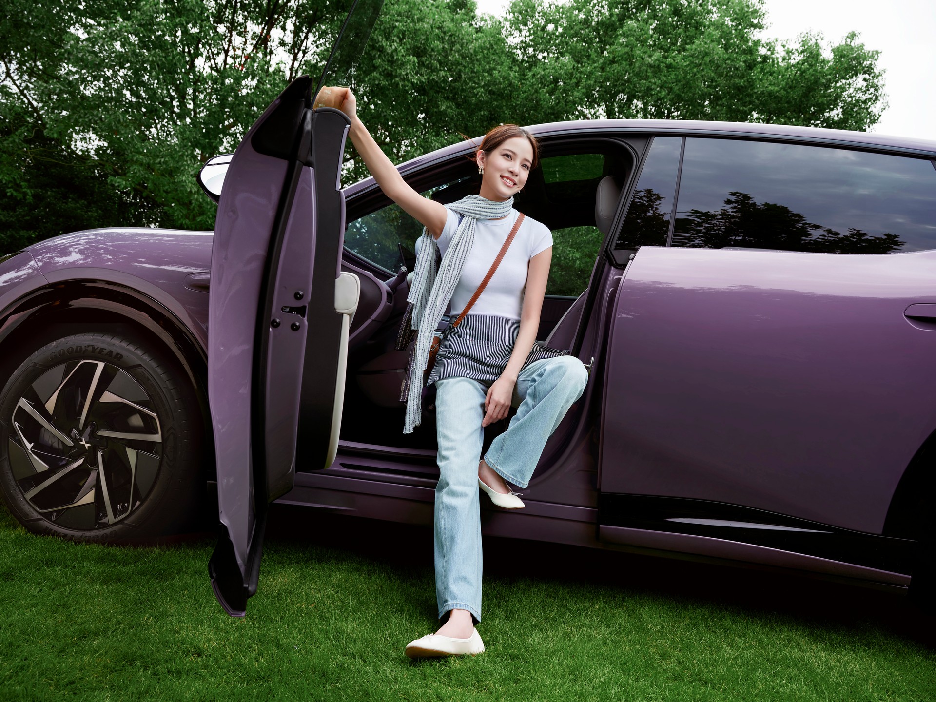Purple L05 with its driver door open and Ouyang Nana beside the seat