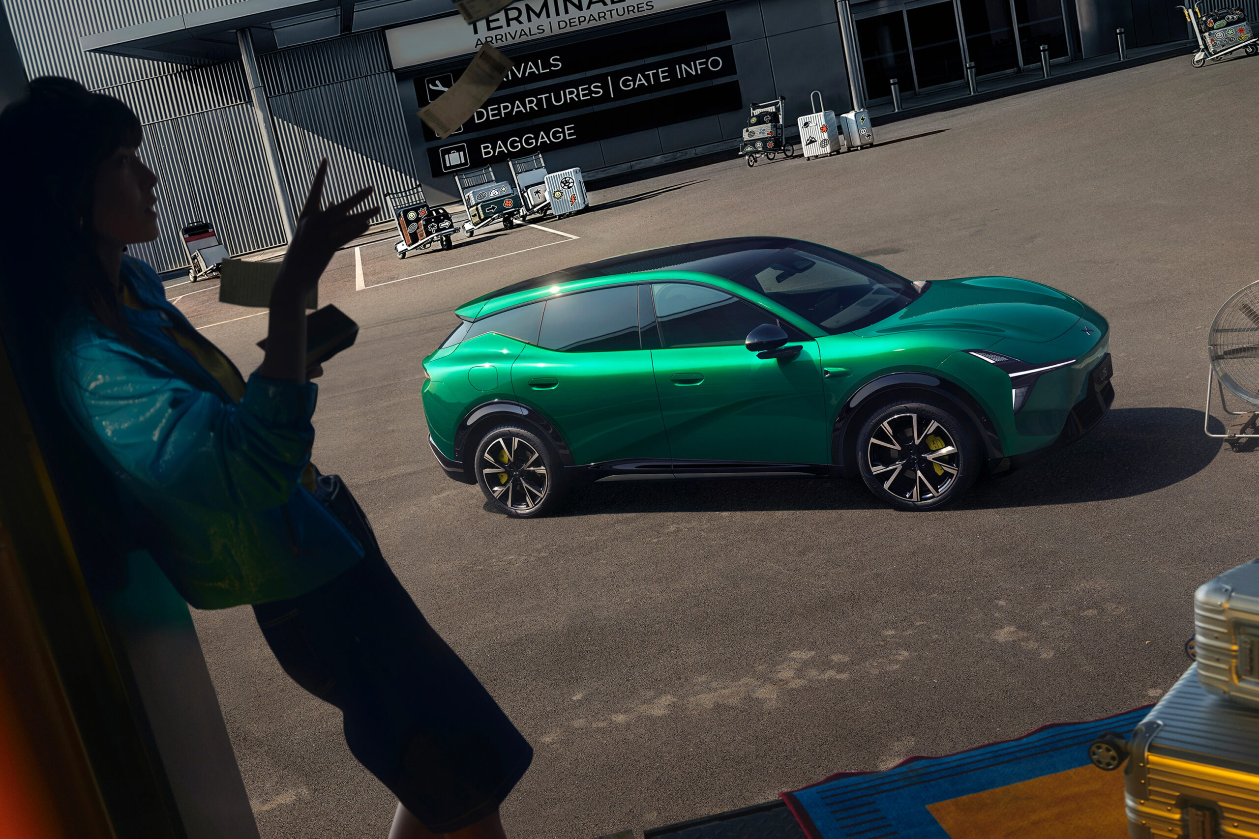Green L05 in side profile outside a terminal