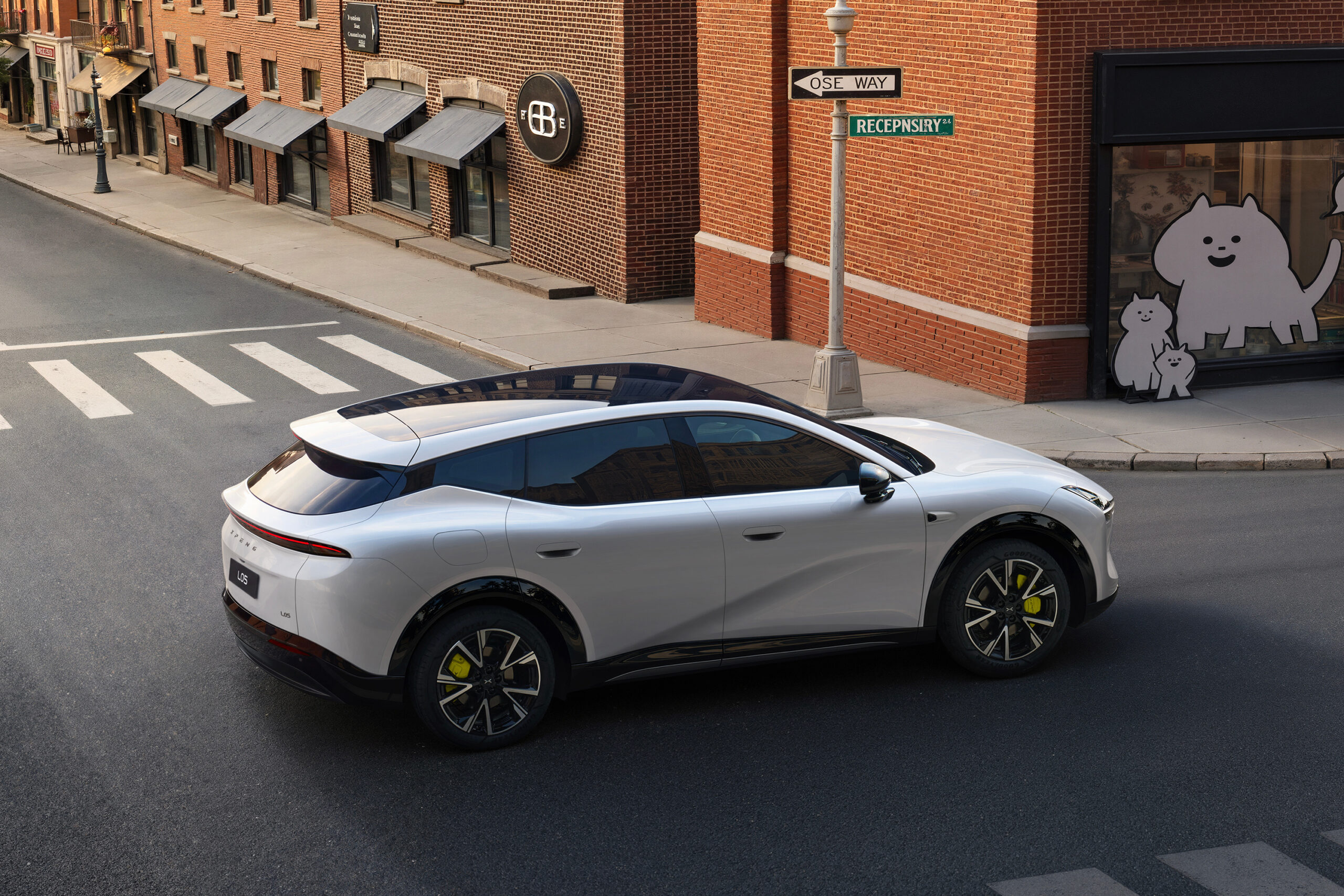 White L05 viewed from the rear quarter on a street