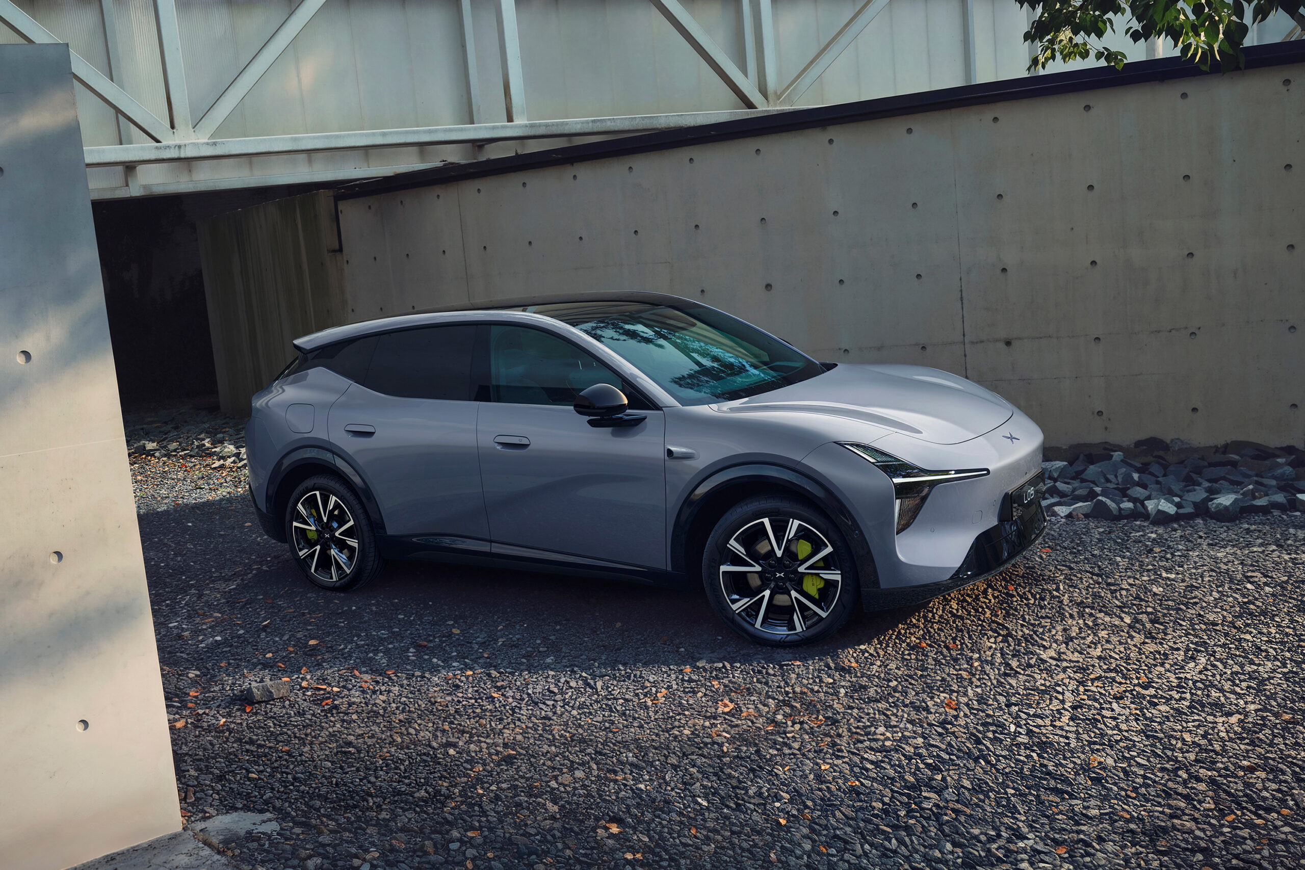 Grey L05 viewed from the front quarter in a courtyard