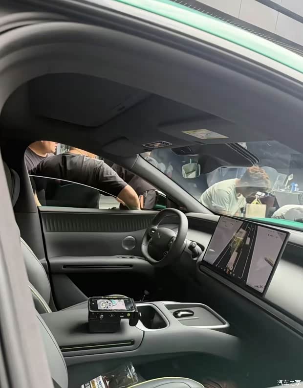 Reported L05 cabin, light upholstery and centre screen