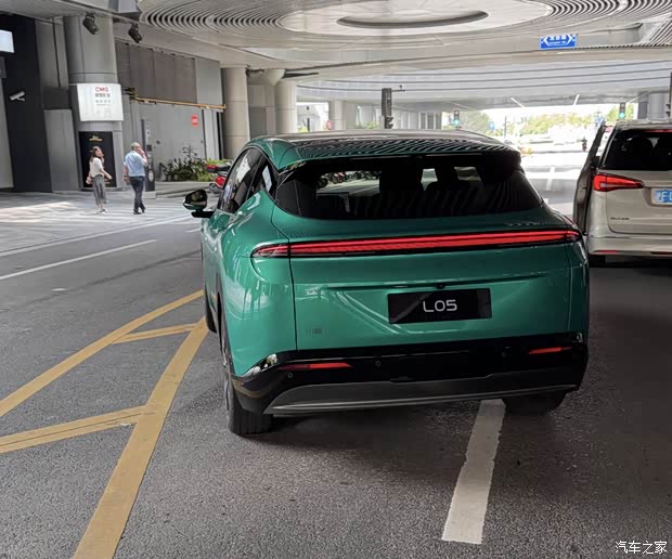 Green L05, rear view