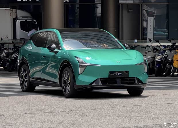 Green L05, front three-quarter