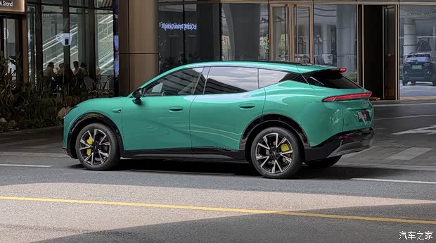 Green L05, side profile
