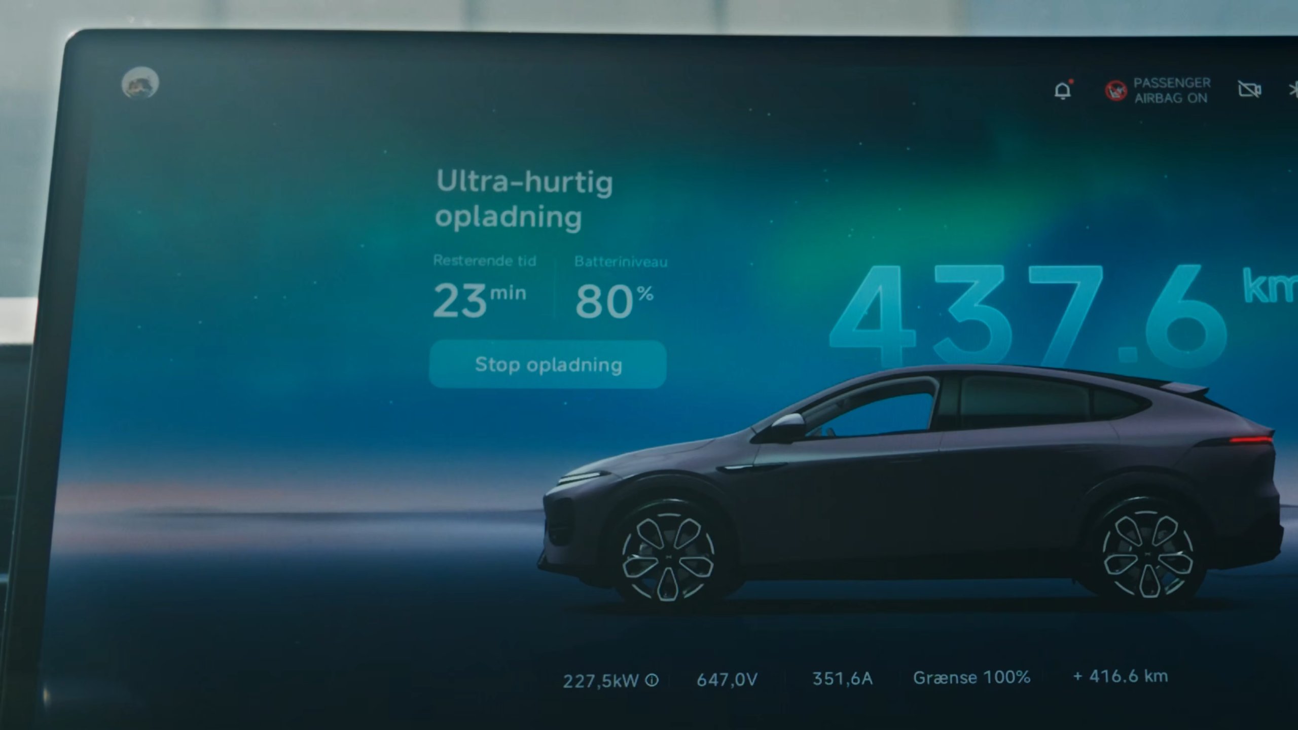XPENG G6'erens skærm ved 80 %: 227,5 kW, 647,0 V og 351,6 A, og 437,6 km rækkevidde