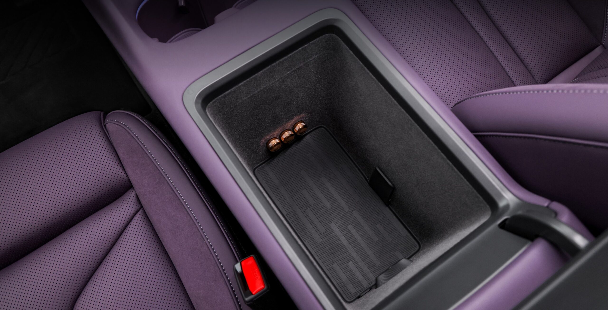XPENG New P7 cabin fragrance dispenser