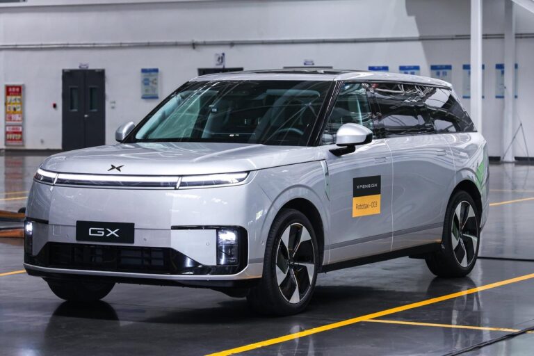 XPENG GX Robotaxi fleet vehicle — Robotaxi-003 door decal (May 2026 press)
