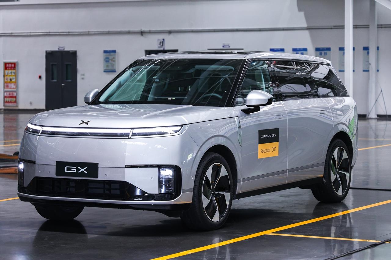 XPENG GX Robotaxi fleet vehicle - Robotaxi-003 door decal (May 2026 press)